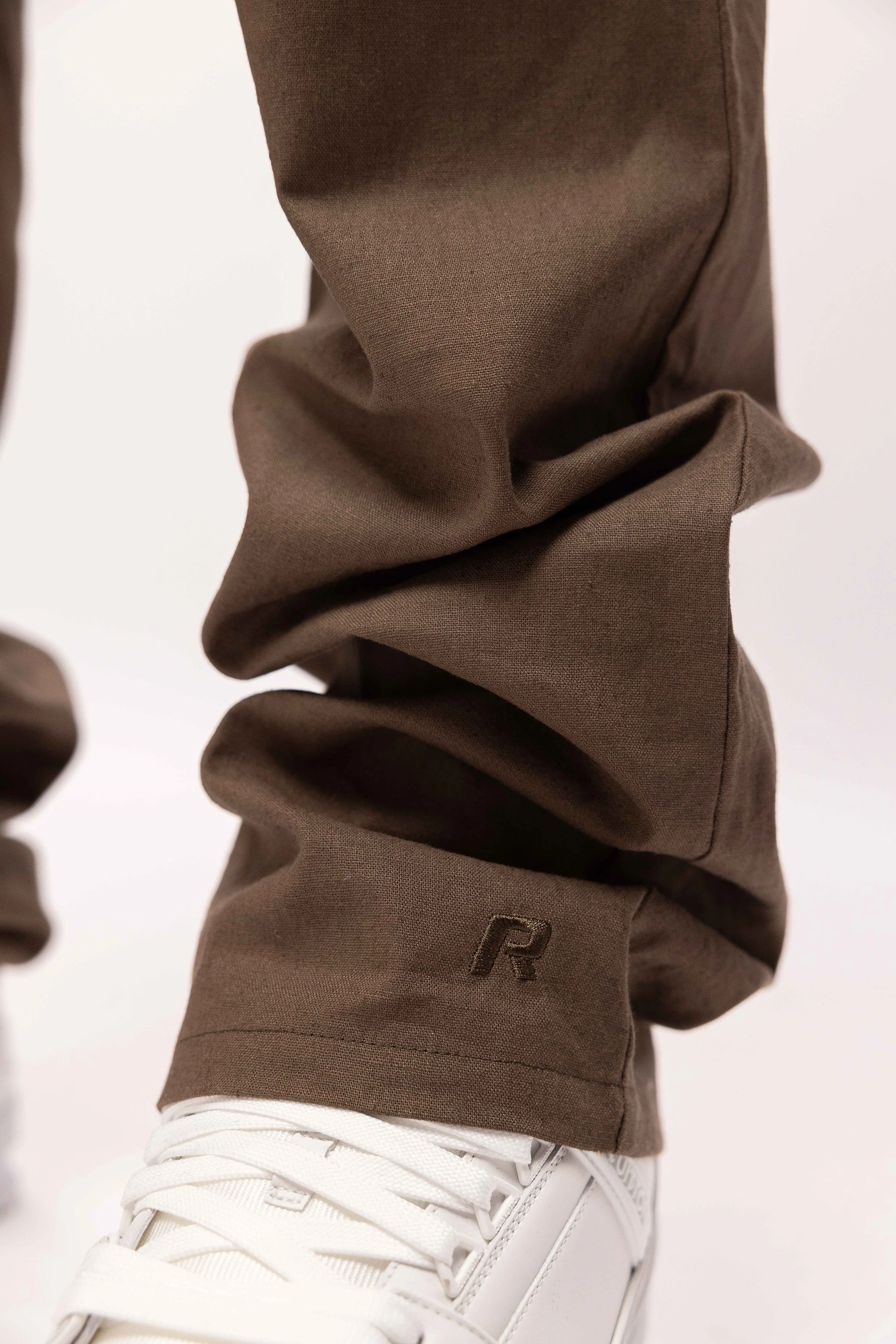 RIVERO - LINEN STRAIGHT LEG PANTS BROWN - Image 12