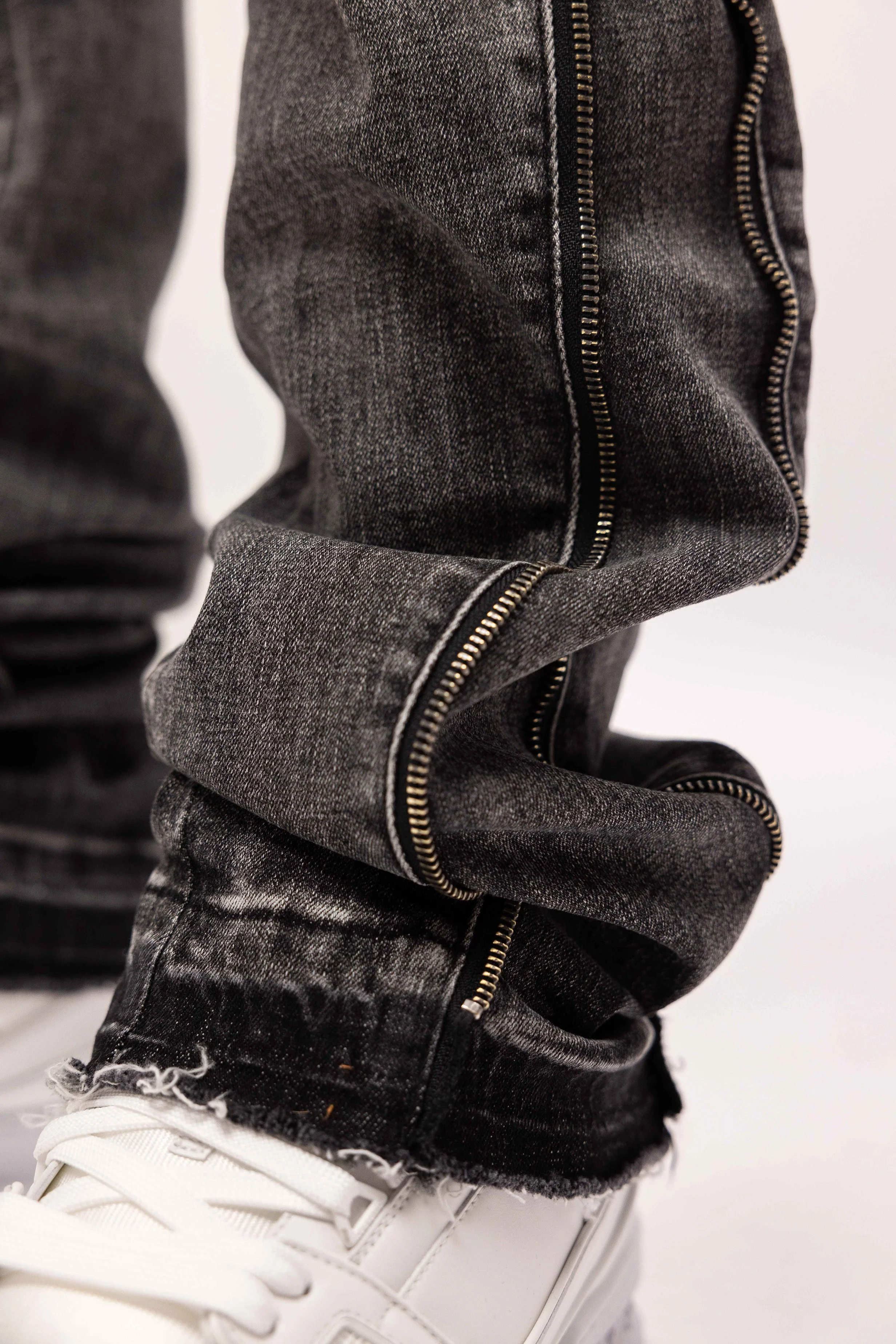 RIVERO - REGULAR SIDE ZIPPED WASHED JEANS BLACK/GREY - Image 6